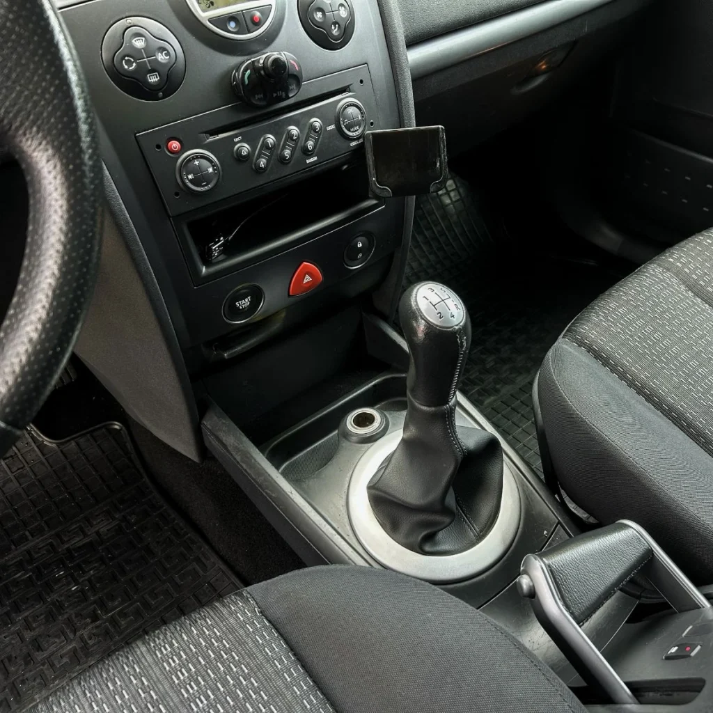 manual transmission and console